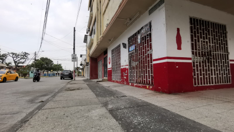 Los propietarios de una tienda en Guayacanes 4, al norte de Guayaquil, desocuparon el negocio luego del secuestro de un tendero, que recuperó su libertad pero con dedos de los pies cercenados.