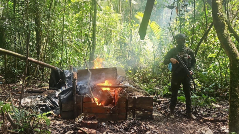 Militares desmantelan un laboratorio de droga en la frontera con Colombia