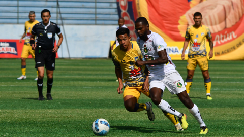 Delfín y Mushuc Runa en el estadio Jocay, en duelo válido por la LigaPro, este viernes 8 de noviembre de 2024.