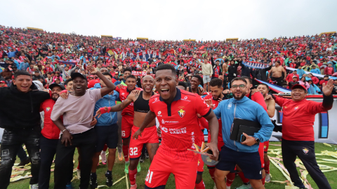 Jugadores de El Nacional celebran en la semifinal de la Copa Ecuador, el 31 de octubre de 2024.