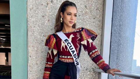 Mara Topic, miss universo Ecuador, luce una blusa con diseños que reflejan la identidad de Ecuador.