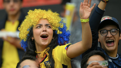 Una hincha de la Selección de Ecuador en el partido ante Paraguay, el 10 de octubre de 2024.