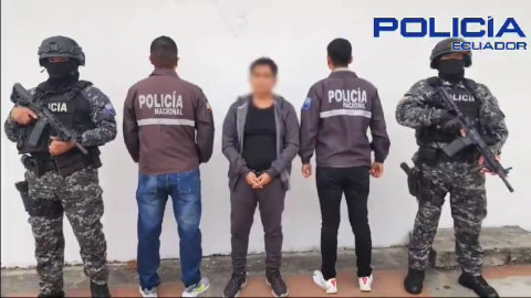 Un hombre detenido en Guayaquil por distribuir servicios de streaming ilegal de MagisTV mediante una página web, el 13 de noviembre de 2024.