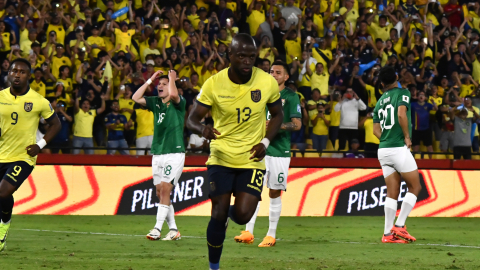 Enner Valencia festeja un gol ante Bolivia por Eliminatorias, en Guayaquil, el jueves 14 de noviembre de 2024.