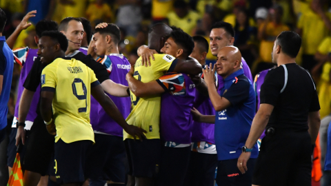 Los jugadores de Ecuador festejan el gol de Enner Valencia, ante Bolivia, en Guayaquil, el 14 de noviembre de 2024.