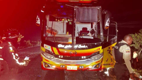 El bus que se volcó en Ventanas dejó como saldo siete muertos y 22 heridos.