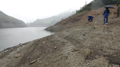 Foto de Mazar tomada el 17 de septiembre de 2024. El embalse registra niveles mínimos de agua desde hace más de dos meses.