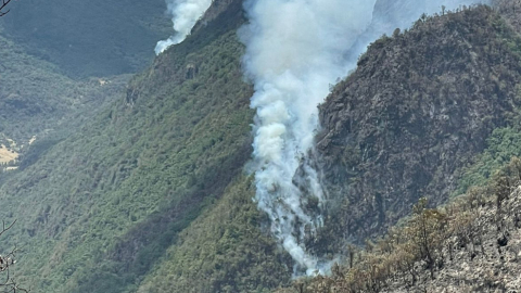 Incendio forestal en Cuenca este 18 de noviembre de 2024.