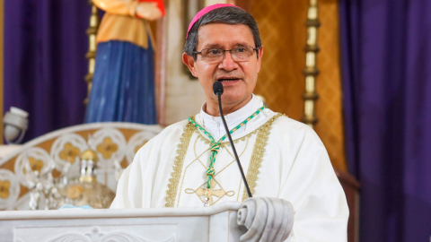 Monseñor Luis Cabrera, nuevo cardenal del Vaticano, se despide de Guayaquil otorgando una Indulgencia Plenaria