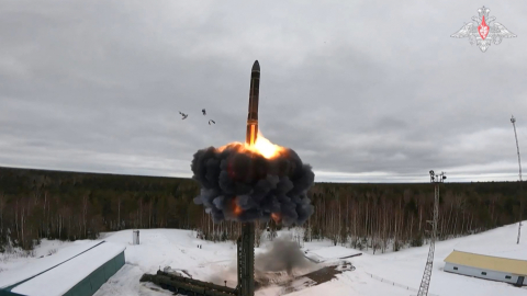 Fotografía de archivo del lanzamiento de prueba de un misil balístico intercontinental (ICBM) de Rusia, el 1 de marzo de 2024.