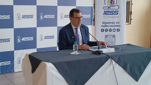 Eduardo Peña, presidente del Consejo Directivo del IESS, en rueda de prensa este 21 de noviembre de 2024.