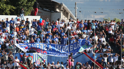 Hinchas del Imbabura durante el partido ante Liga de Quito por la Fecha 6 de la LigaPro, el 14 de septiembre de 2024.