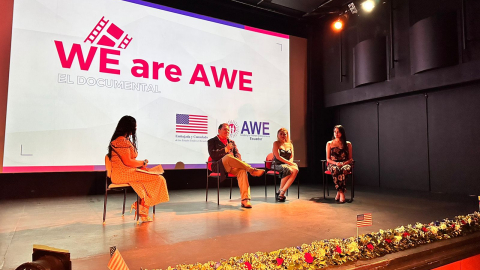 Participantes de 'We are AWE' durante la presentación durante la presentación del documentar, la noche del 19 de noviembre de 2024.