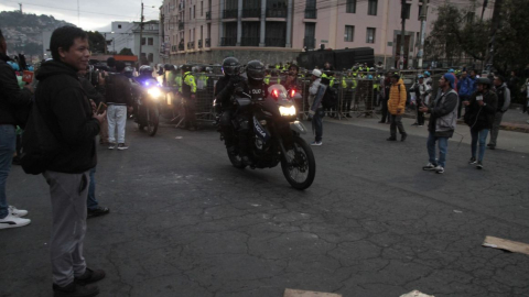 Marcha de organizaciones sociales en contra del gobierno de Daniel Noboa, el 21 de noviembre de 2024. Manifestantes se enfrentaron con miembros de la Policía.