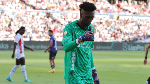 Alexander Domínguez, durante un partido de Liga de Quito por LigaPro, el 9 de noviembre de 2024.