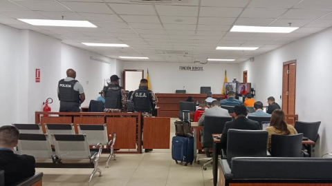 En el Complejo Judicial Norte de Quito, se instaló la audiencia de juicio por presunta delincuencia organizada para narcotráfico y lavado de activos, contra 15 personas vinculadas a la mafia albanesa.