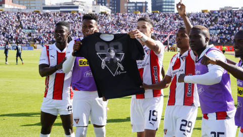 Jugadores de Liga de Quito dedicando el gol a Marco Angulo, 24 de noviembre de 2024.