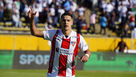 Álex Arce, delantero de Liga de Quito, festeja un gol ante Universidad Católica en el estadio Atahualpa, el domingo 24 de noviembre de 2024.