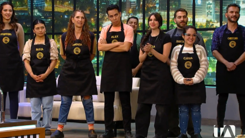 Nueve concursantes de MasterChef Celebrity Ecuador 2 recibireon el delantal negro en el programa de este lunes 25 de noviembre de 2024.