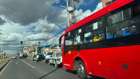 Filas de vehículos en las estaciones de servicio de Cuenca por la falta de diésel, este martes 26 de noviembre de 2024.