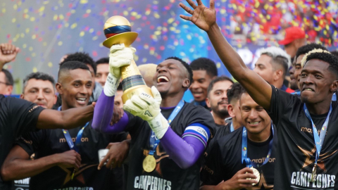 Los jugadores de El Nacional celebran el título de la Copa Ecuador, el 27 de noviembre de 2024.