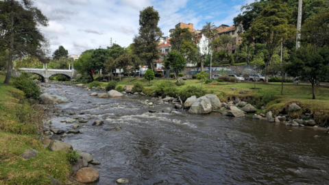 Vista del río Tomebamba, en Cuenca