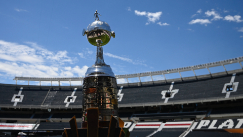 El trofeo de la Copa Libertadores antes de la final del torneo en el estadio Más Monumental, de Buenos Aires, el 29 de noviembre de 2024.