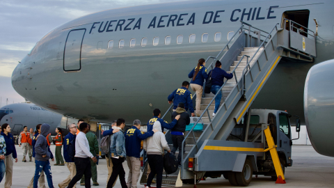 Chile expulsa a otro grupo de ecuatorianos, colombianos y bolivianos por cometer delitos