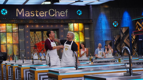 Álex y Jerónimo festejan en MasterChef Celebrity 2.