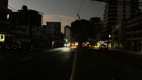 Una avenida del norte de Quito en horario de apagón, en noviembre de 2024.