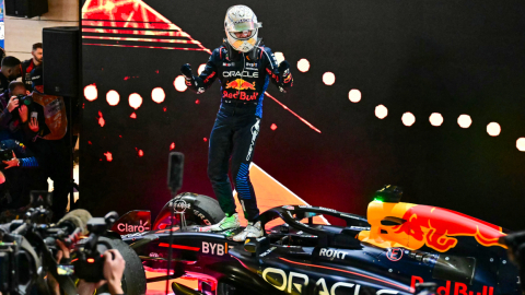 Max Verstappen celebra después de ganar el Gran Premio de Fórmula 1 de Qatar en el Circuito Internacional de Lusail, el 1 de diciembre de 2024.