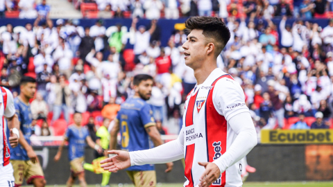 Jugador de Liga de Quito celebra un gol ante Deportivo Cuenca, este domingo 1 de diciembre de 2024.