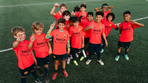 Futbolistas ecuatorianos, durante un campamento del FC Barcelona en Guayaquil, el 18 de septiembre de 2024.