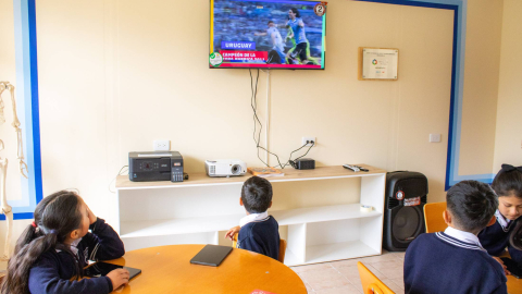 Aula en escuela de la comunidad Yunguilla, Ecuador