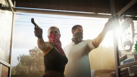 Captura de pantalla del tráiler de Grand Theft Auto Vi, publicado por Rockstar en su cuenta de YouTube el 4 de diciembre de 2024, en la que se ve a la protagonista, Lucía, junto a su pareja.