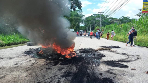 El cierre vial bloquea el acceso desde Archidona a Quito y también al Tena cuya carretera dirige a Puyo hasta la Sierra Centro. Cortesía, 3 de diciembre de 2024.