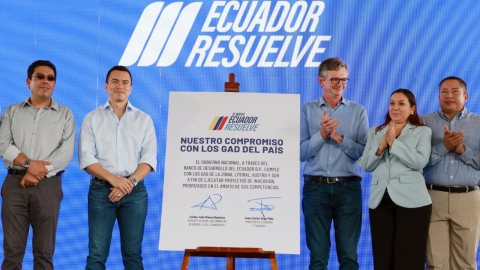 El presidente Daniel Noboa y el Ministro de Finanzas, Juan Carlos Vega, en un evento el 4 de diciembre de 2024.