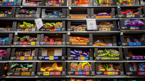 Productos se exhiben en Walmart Supercenter el 16 de octubre de 2024 en Austin, Texas.