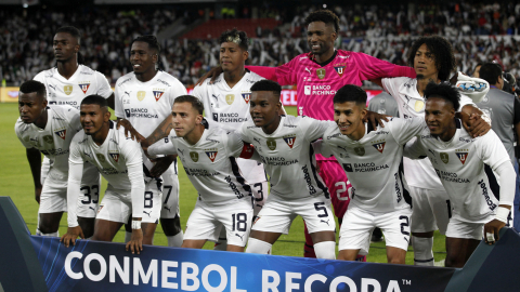 Jugadores de Liga de Quito, previo a la final de la Recopa Sudamericana ante Fluminense en Casa Blanca, el 22 de febrero de 2024.