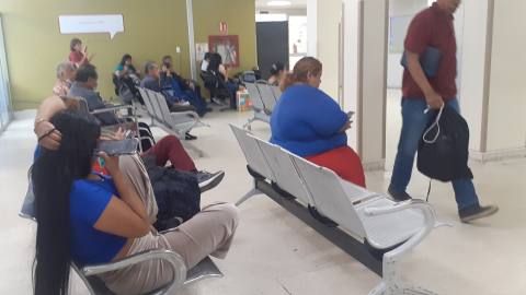 Hospital Teodoro Maldonado Carbo IESS faltan medicinas