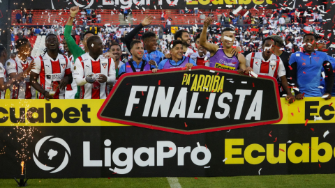 Jugadores de Liga de Quito festejando la clasificación a la final de la LigaPro, 7 de diciembre de 2024.