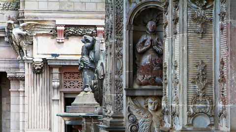 Detalle arquitéctonico de iglesia del centro histórico de Quito.