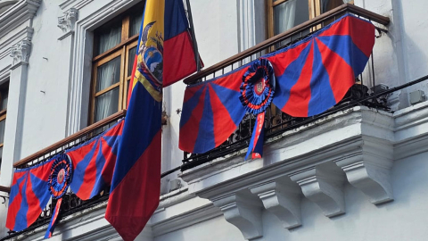 Decoración por las fiestas de Quito, en el centro histórico, diciembre de 2024