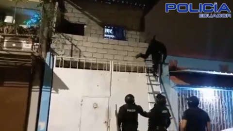 Policías en un operativo antidrogas