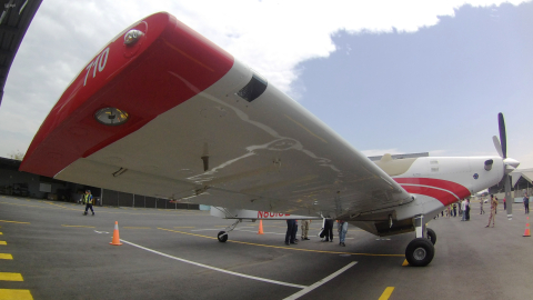 El ministro de Transporte y Obras Públicas, Roberto Luque, asistió a la presentación de un avión de combate contra incendios forestales en Guayaquil, este 13 de diciembre del 2024.