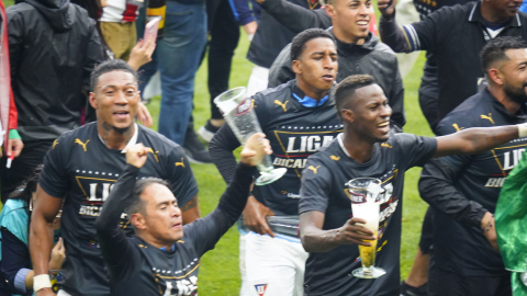 Los jugadores de Liga de Quito festejan el título de la LigaPro, el 14 de diciembre de 2024.