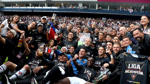 Los jugadores de Liga de Quito celebran el título de la LigaPro, el 14 de diciembre de 2024.