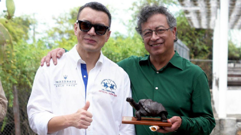 El presidente de Colombia, Gutavo Petro, junto con el mandatario de Ecuador, Daniel Noboa, en Galápagos, el 15 de diciembre de 2024.