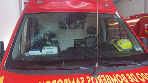 Ambulancia de Bomberos de Samborondón fue vandalizada y su paramédico atacado