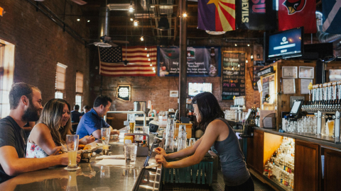 Un bar pequeño en Estados Unidos.